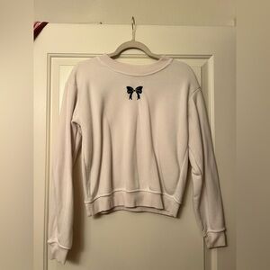 Chic White Top with Black Bow Accent